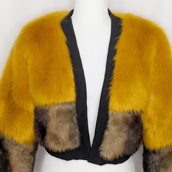 Celebrity By Hera Colletion Faux Fur Crop Jacket - Picture 3 of 11